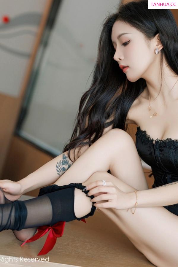 七七kiko  [XiuRen]高清写真图 2023.10.16 No.7511 七七kiko 黑丝美腿第31张图片